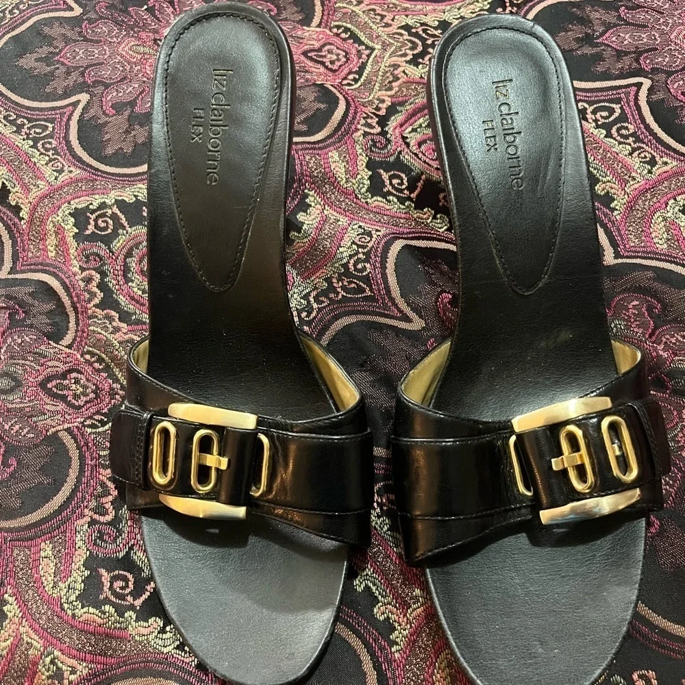 Liz Claiborne Flex Sandals size 8 1/2 leather upper in great condition.